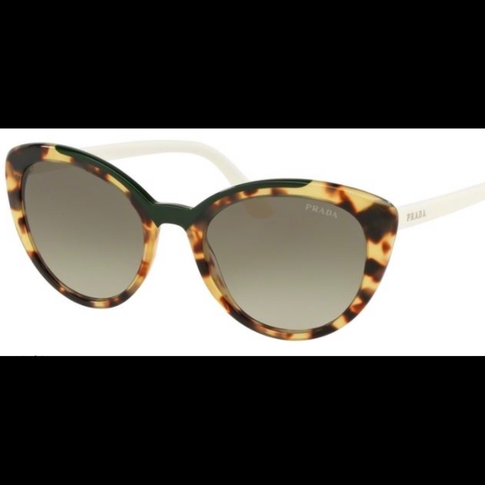 Prada SPR 02V sunglasses 🕶